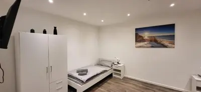 Ein Bett oder Betten in einem Zimmer der Unterkunft Gästehaus Hagen 6 Betten, Parkplatz, Küche, WLAN Easybooking24