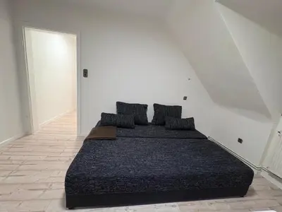 Ein Bett oder Betten in einem Zimmer der Unterkunft Wohnung 1&2