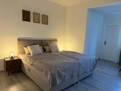 Ein Bett oder Betten in einem Zimmer der Unterkunft Gemütliche 2-Zimmer im Erdgeschoss mit guter Anbindung