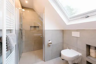 Ein Badezimmer in der Unterkunft saGo Airporthouse