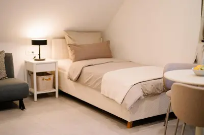 Ein Bett oder Betten in einem Zimmer der Unterkunft saGo Airporthouse
