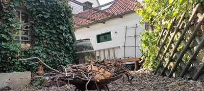 Ein Garten an der Unterkunft Fachwerkhaus mit Garten nah an Stadt und Natur