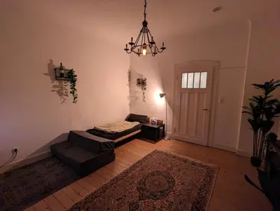 Ein Sitzbereich in der Unterkunft Cozy Historic Apartment, Sauna