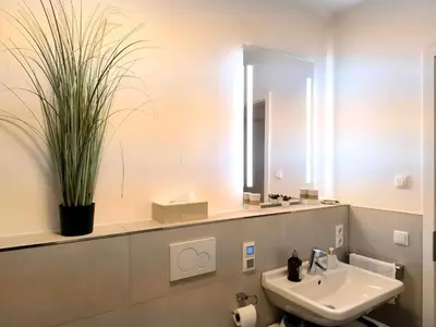 Ein Badezimmer in der Unterkunft Modernes City-Appartement mit separatem Schlafzimmer
