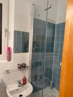 Ein Badezimmer in der Unterkunft City Apartment 3 #Netflix &Wlan &Kaffee Maschine & Zentral & 500m Innenhafen & 2 min U Bahn