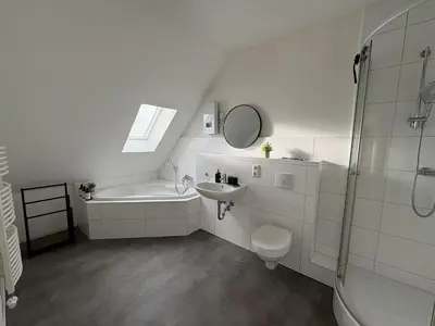 Ein Badezimmer in der Unterkunft Moderne Unterkunft mit Komfort & Top-Lage