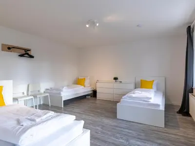 Ein Bett oder Betten in einem Zimmer der Unterkunft BudgetRoom Modernes Apartment mit 3 Schlafzimmern