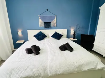 Ein Bett oder Betten in einem Zimmer der Unterkunft Apartment LilaMoon Unna Dortmund Flughafen Parkplatz Netflix Disney plus 80qm Erdgeschoss