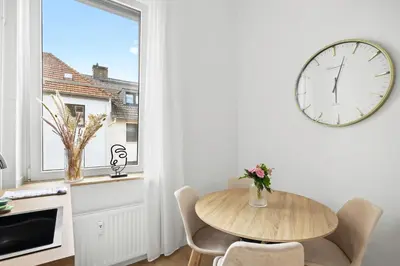 Küche/Küchenzeile in der Unterkunft Modern Apartment by Stadtwald, 10 Min to Messe