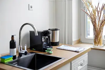 Küche/Küchenzeile in der Unterkunft Modern Apartment by Stadtwald, 10 Min to Messe