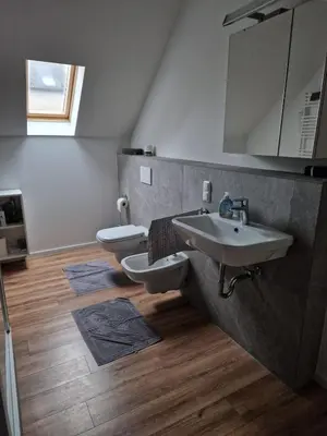 Ein Badezimmer in der Unterkunft Modern FeWo in DU-Neudorf zentral & top location