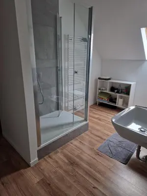 Ein Badezimmer in der Unterkunft Modern FeWo in DU-Neudorf zentral & top location
