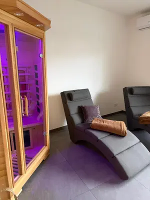 Ein Sitzbereich in der Unterkunft Auszeit am Heidter Berg City und Natur nah mit Stellplatz und Sauna