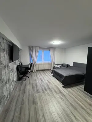 Ein Bett oder Betten in einem Zimmer der Unterkunft Brand-New Renovated Studio Apartment