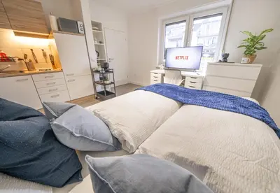 Ein Bett oder Betten in einem Zimmer der Unterkunft FÜR 2, Küche, Kaffeemaschine, Smart TV