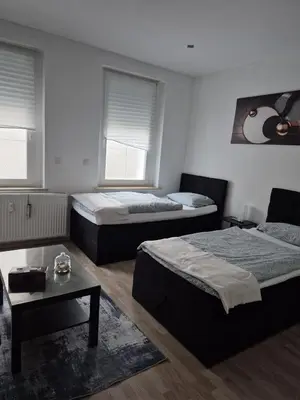 Ein Bett oder Betten in einem Zimmer der Unterkunft FeWo Ohligs-BHF