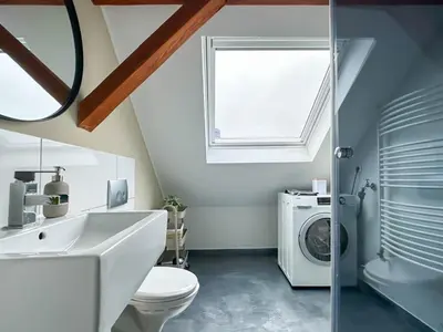 Ein Badezimmer in der Unterkunft Modernes 2-Schlafzimmer City Apartment mit Arbeitsplatz