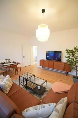 TV/Unterhaltungsangebot in der Unterkunft Düsseldorf Airport Messe - Schicke Jugendstil-Wohnung in Duisburg-Großenbaum