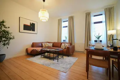 Ein Sitzbereich in der Unterkunft Düsseldorf Airport Messe - Schicke Jugendstil-Wohnung in Duisburg-Großenbaum