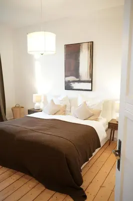 Ein Bett oder Betten in einem Zimmer der Unterkunft Düsseldorf Airport Messe - Schicke Jugendstil-Wohnung in Duisburg-Großenbaum