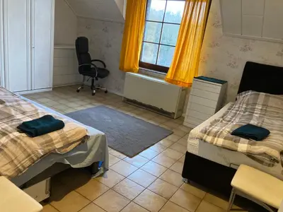 Ein Bett oder Betten in einem Zimmer der Unterkunft Geräumiges Apartment 90 m Zwei Schlafzimmer große Küche mit Essbereich Badewanne Waschmaschine Spülmaschine gesamte Unterkunft gehört Ihnen