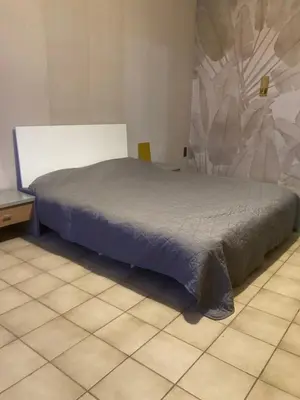 Ein Bett oder Betten in einem Zimmer der Unterkunft Geräumiges Apartment 90 m Zwei Schlafzimmer große Küche mit Essbereich Badewanne Waschmaschine Spülmaschine gesamte Unterkunft gehört Ihnen