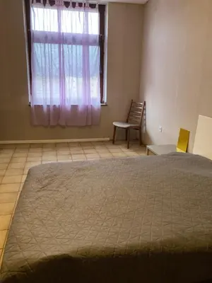 Ein Bett oder Betten in einem Zimmer der Unterkunft Geräumiges Apartment 90 m Zwei Schlafzimmer große Küche mit Essbereich Badewanne Waschmaschine Spülmaschine gesamte Unterkunft gehört Ihnen