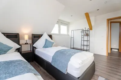 Ein Bett oder Betten in einem Zimmer der Unterkunft Moderne Doppelhaushälfte mit Garten & Terrasse I Free Wifi I Free Parking