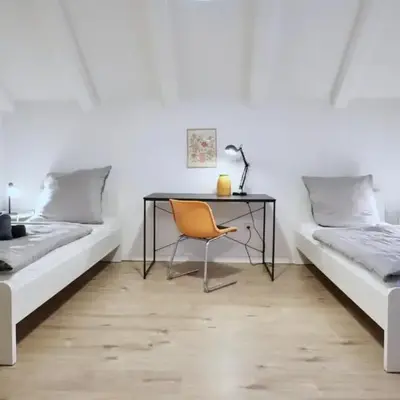 BEGE APARTMENTS DeskSide
