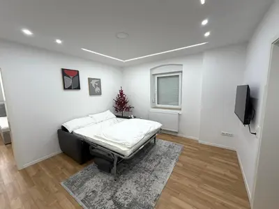 TV/Unterhaltungsangebot in der Unterkunft Moderne, neu möblierte Wohnung in zentraler Lage