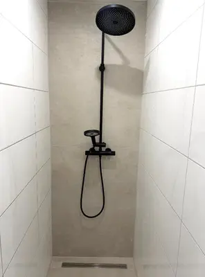 Ein Badezimmer in der Unterkunft Moderne, neu möblierte Wohnung in zentraler Lage
