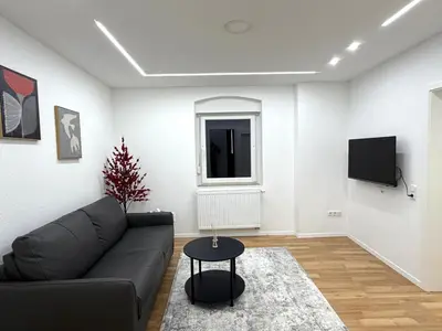 TV/Unterhaltungsangebot in der Unterkunft Moderne, neu möblierte Wohnung in zentraler Lage