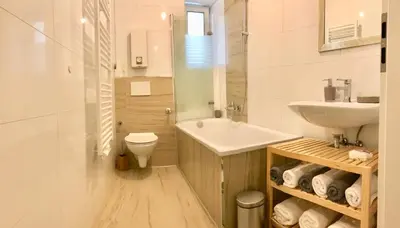 Ein Badezimmer in der Unterkunft New Apartments - Free Parking - WiFi - Kitchen