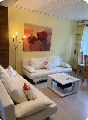 Ein Sitzbereich in der Unterkunft Modernes Studio Apartment im Düsseldorfer Norden