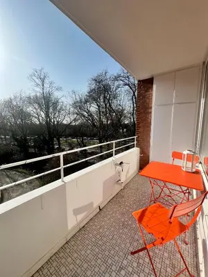 Ein Balkon oder eine Terrasse in der Unterkunft TheFairHome - 5 Min to fair, 8min to city center