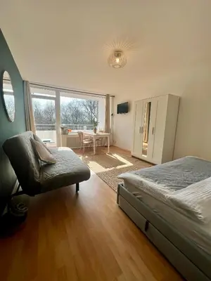 Ein Bett oder Betten in einem Zimmer der Unterkunft TheFairHome - 5 Min to fair, 8min to city center