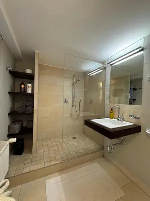 Ein Badezimmer in der Unterkunft Fitzroy Apartment