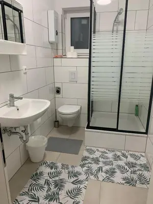 Ein Badezimmer in der Unterkunft city room Düsseldorf - Messe - Airport