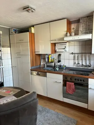 Küche/Küchenzeile in der Unterkunft Möbliertes Haus mit Garten im Herzen von Moers