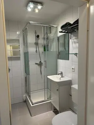 Ein Badezimmer in der Unterkunft Business Apartment in Duisburg 400m weit von Hbf