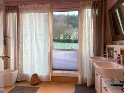 Ein Badezimmer in der Unterkunft FeWoNü - Ferienwohnung Nüdelshalbach