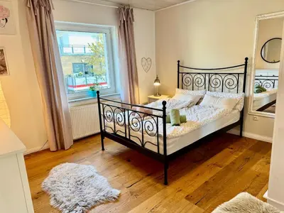 Ein Bett oder Betten in einem Zimmer der Unterkunft Top ausgestattet 3,5 Zimmerwohnung in GE-Hessler