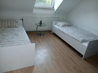Ein Bett oder Betten in einem Zimmer der Unterkunft A&M APARTMENT-Ideal für Familie, Freunde, Monteure