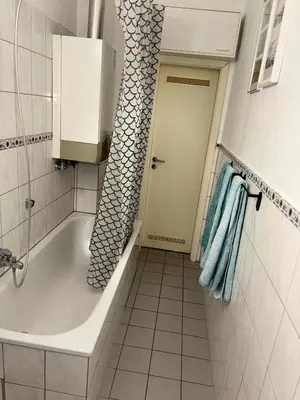 Ein Badezimmer in der Unterkunft Komfortwohnung mit zwei Schlafzimmern in Barmen