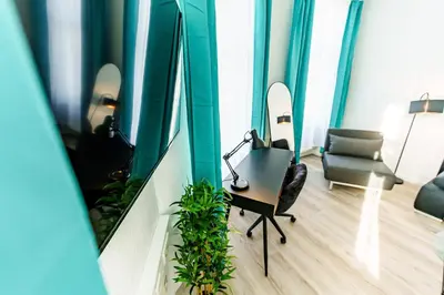 Ein Sitzbereich in der Unterkunft Modernes Apartment für 5 Personen mit Privatüarkplatz - Wlan und Kaffeevollautomat