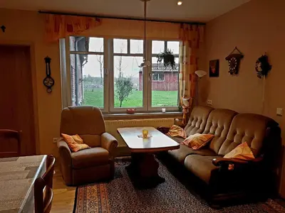 Ein Sitzbereich in der Unterkunft Omas Stübchen - Monteurwohnung auf dem Land