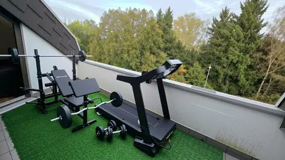 Das Fitnesscenter und/oder die Fitnesseinrichtungen in der Unterkunft Modern Priv-Room -Gym-Balcony- Ideal for Work&Rest