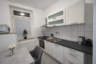 Küche/Küchenzeile in der Unterkunft Stylish Central Apartment Free Parking Free WiFi