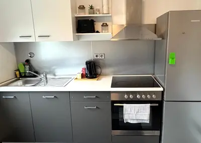 Küche/Küchenzeile in der Unterkunft DUTTI'S HOME - Apartment B I 2 Rooms I 4 Beds I Kitchen I WiFi I TV I Parking I Autobahn