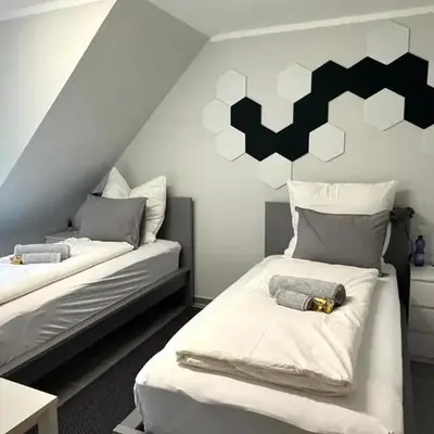 DUTTI'S HOME - Apartment B I 2 Rooms I 4 Beds I Kitchen I WiFi I TV I Parking I Autobahn